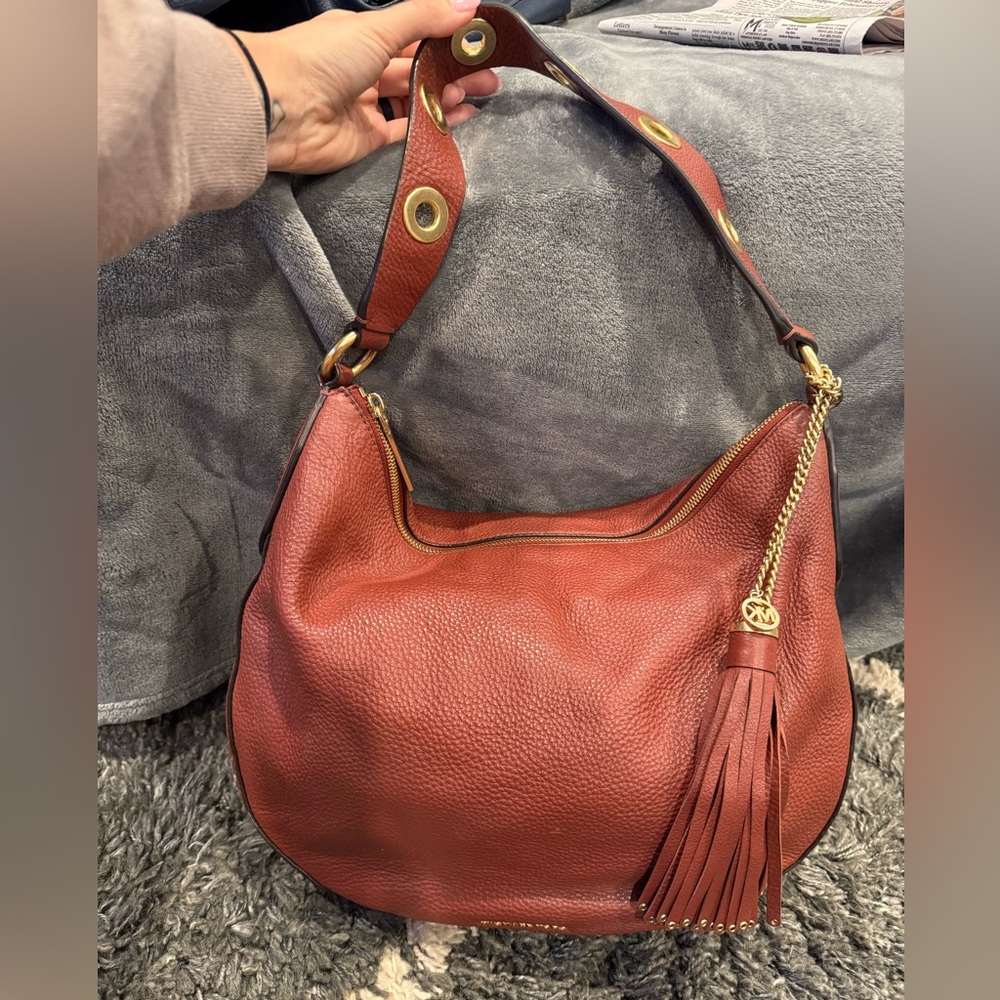 Michael‎ Kors Brooklyn grommet shoulder bag EUC